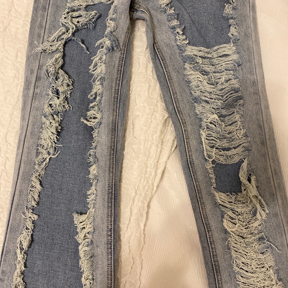 Vintage Ripped Jeans - Picture 2 of 5